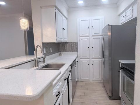 Tiny photo for 1101 Calico Lane #1411, Arlington, TX 76011 (MLS # 21132754)