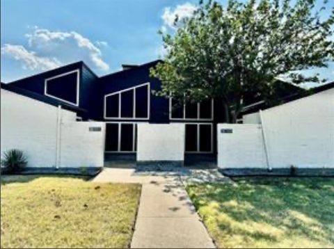 Photo of 108 Trellis Place, Richardson, TX 75081 (MLS # 21275549)