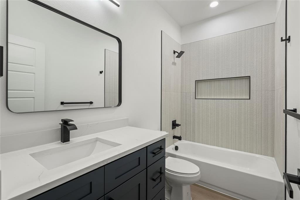 Lincoln Manor - Residential