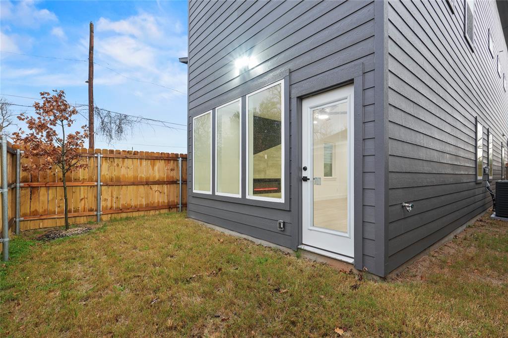 Lincoln Manor - Residential