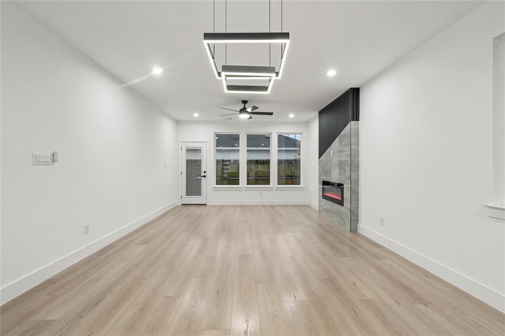 Lincoln Manor - Residential