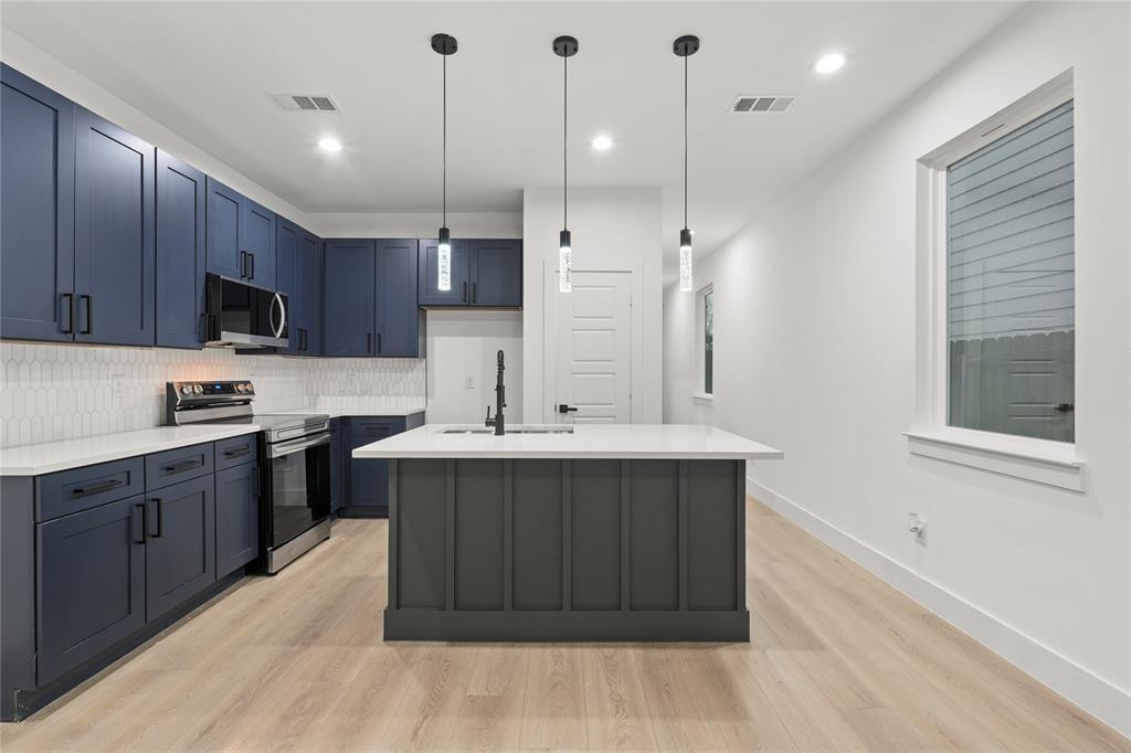 Lincoln Manor - Residential