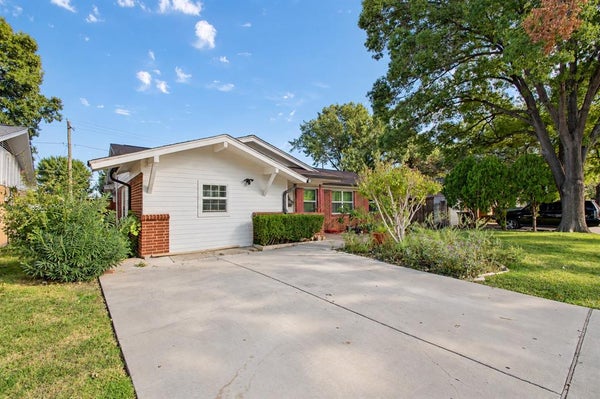 1910 R AVE, PLANO, TX 75074 - Image 12d0b291c2e8e4f7f38d72decdc0aacf/4176088580