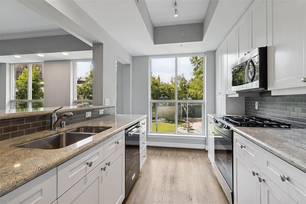 3401 Lee Parkway 401