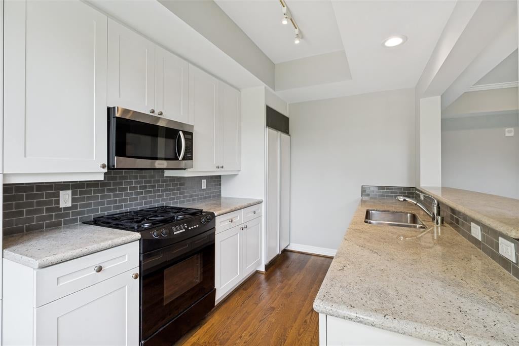 3401 Lee Parkway 401