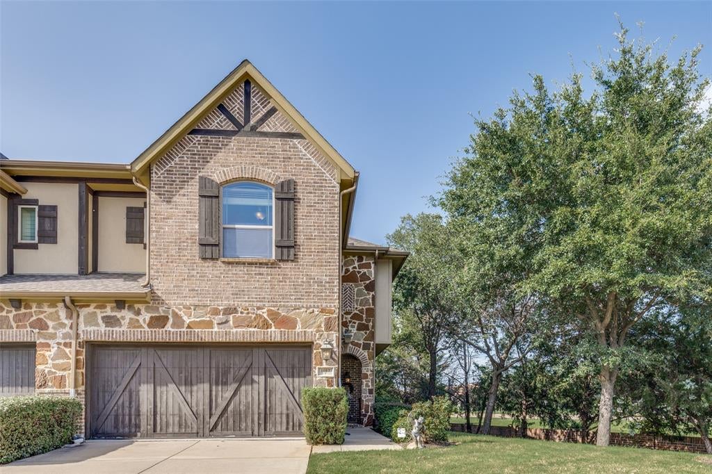 1017 Brook Hollow Drive