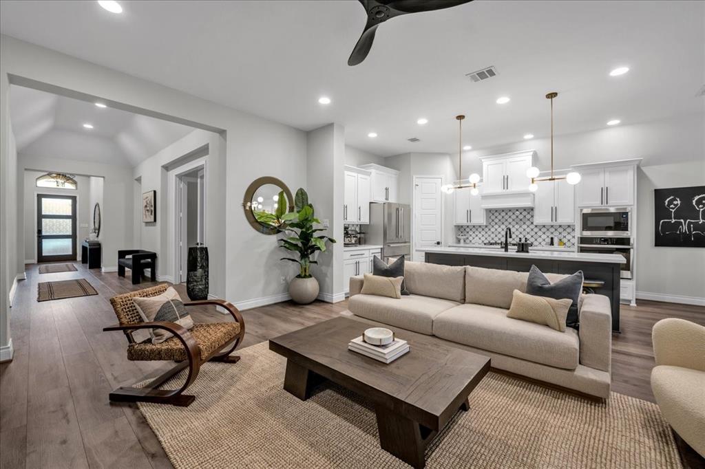 905 Bridle Path Parkway