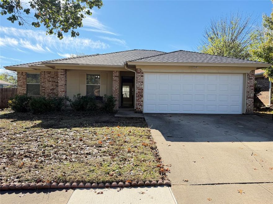 Very nice 3-2-2 home, Just like new home, fresh paint, just replaced new floor, kitchen granite counter top, appliances. Great location, home is ready for new owner to move in.