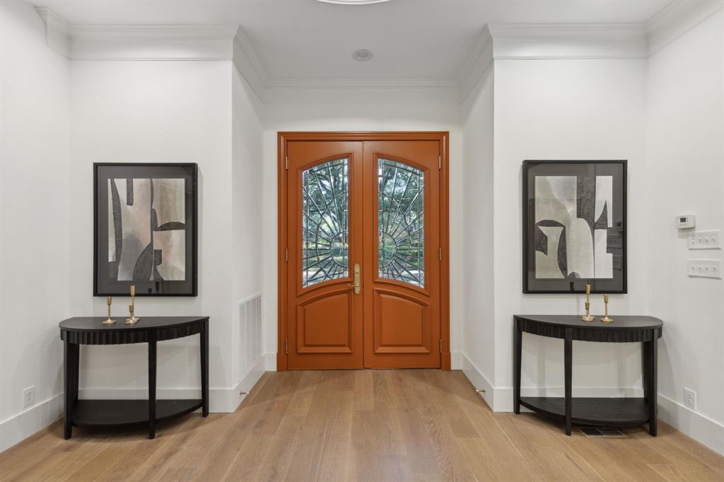 6 Saint Laurent Place