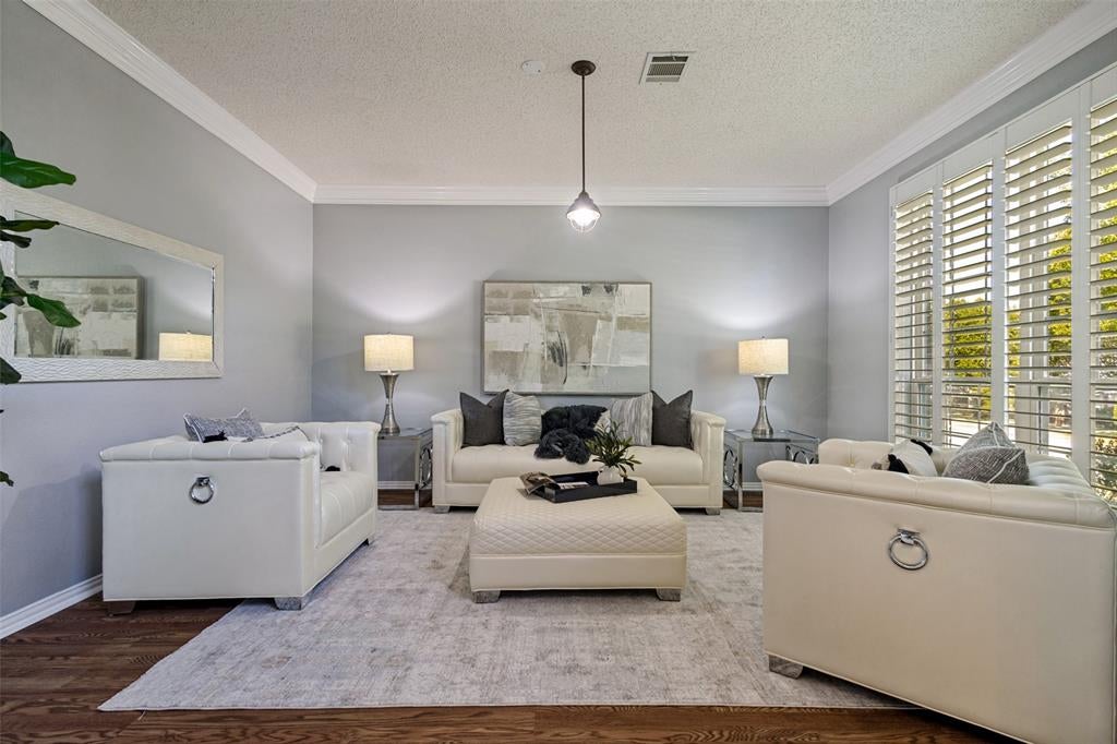 204 E Chapel Downs Drive