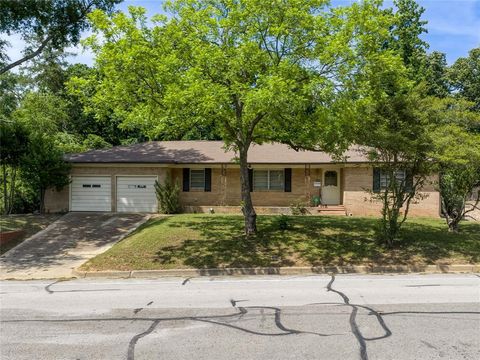 Photo of 1804 Decharles Street, Tyler, TX 75701 (MLS # 21261366)