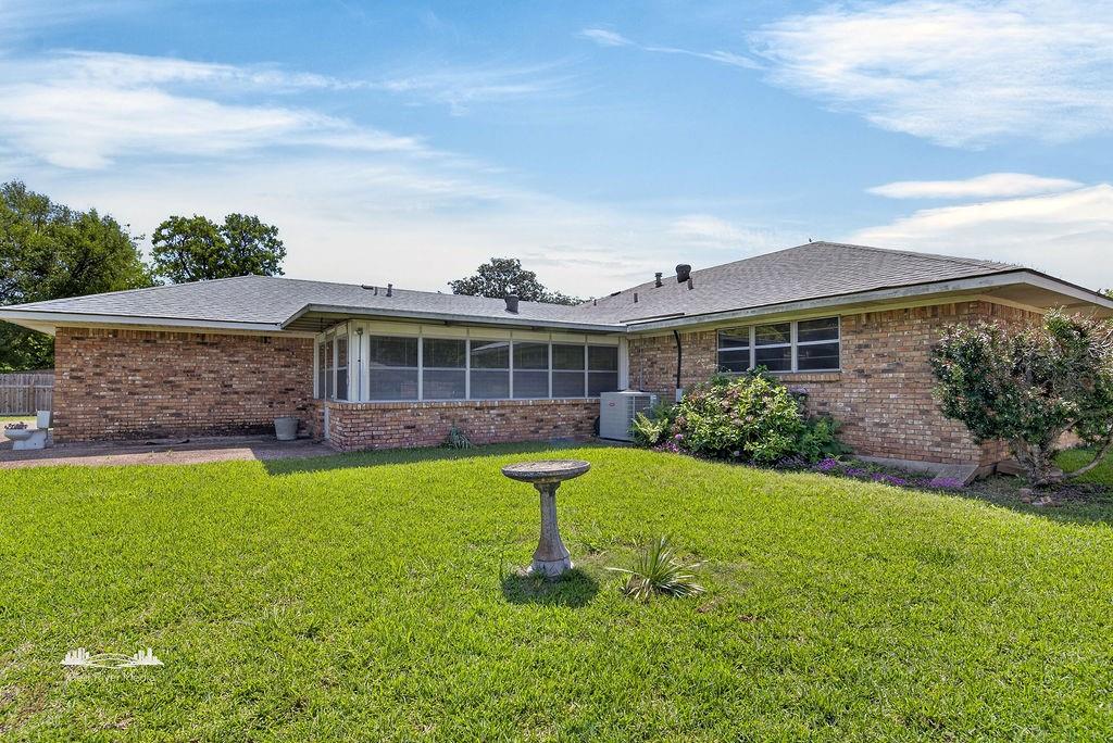 2313 WESLEY Circle