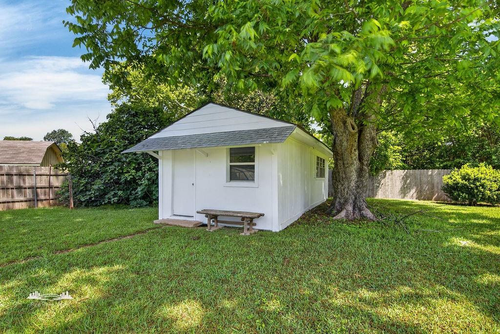 2313 WESLEY Circle