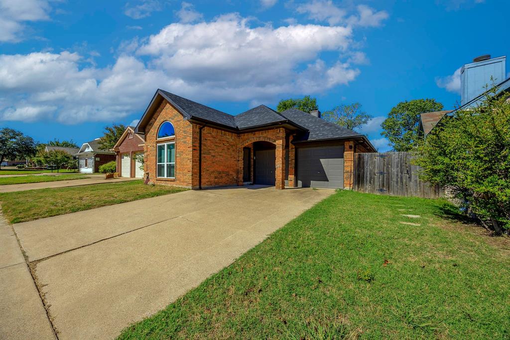 6825 Douglas Creek