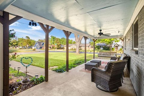 Photo of 201 Olive Street, Hurst, TX 76053 (MLS # 21226557)