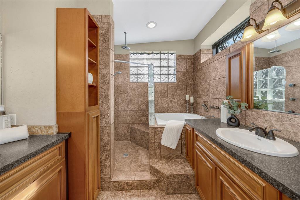 Twin Cove Estate - Residential