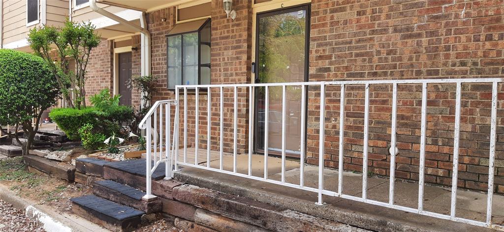 2121 Park Willow Lane C