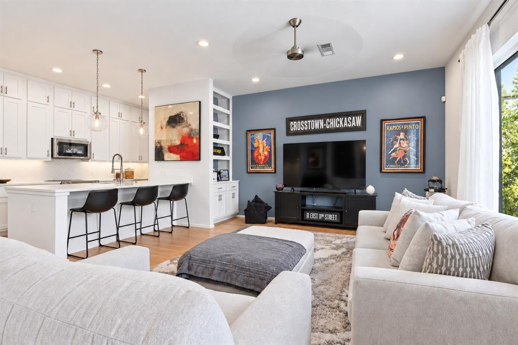 5923 Hudson Street 103