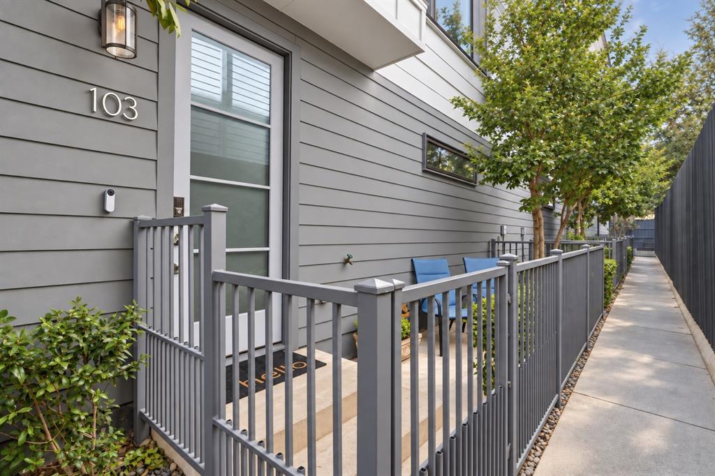 5923 Hudson Street 103