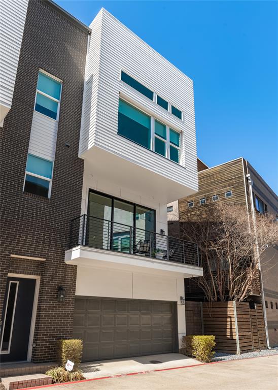 381 E Greenbriar Lane 401