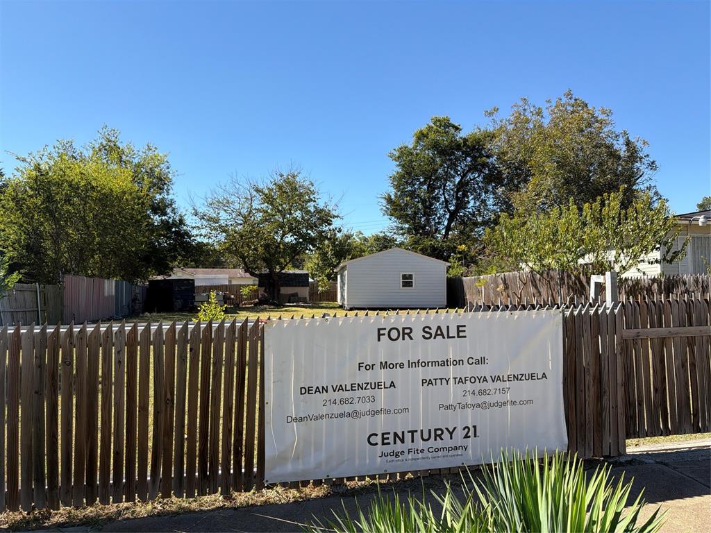 Corrigan Gardens - Land