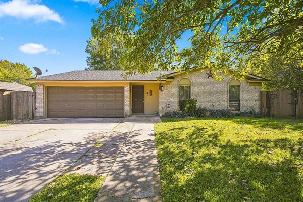 500 ROBIN DR, MANSFIELD, TX 76063 - Image 1312cfb415d4eeec4c706d181a6e908f/3202228056