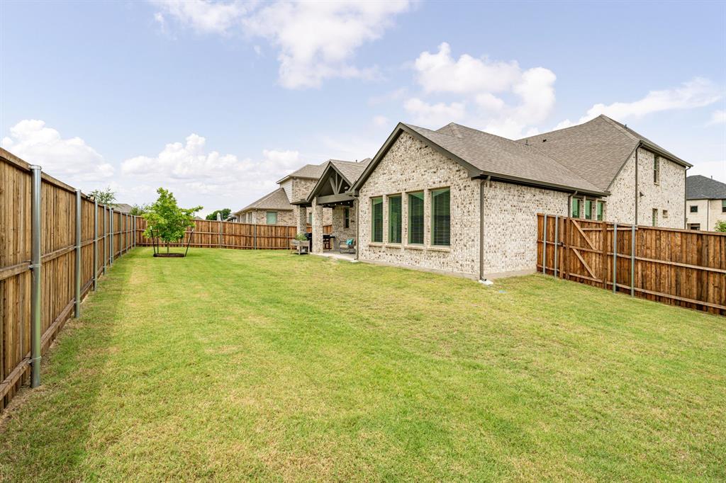 919 Edgehurst Drive