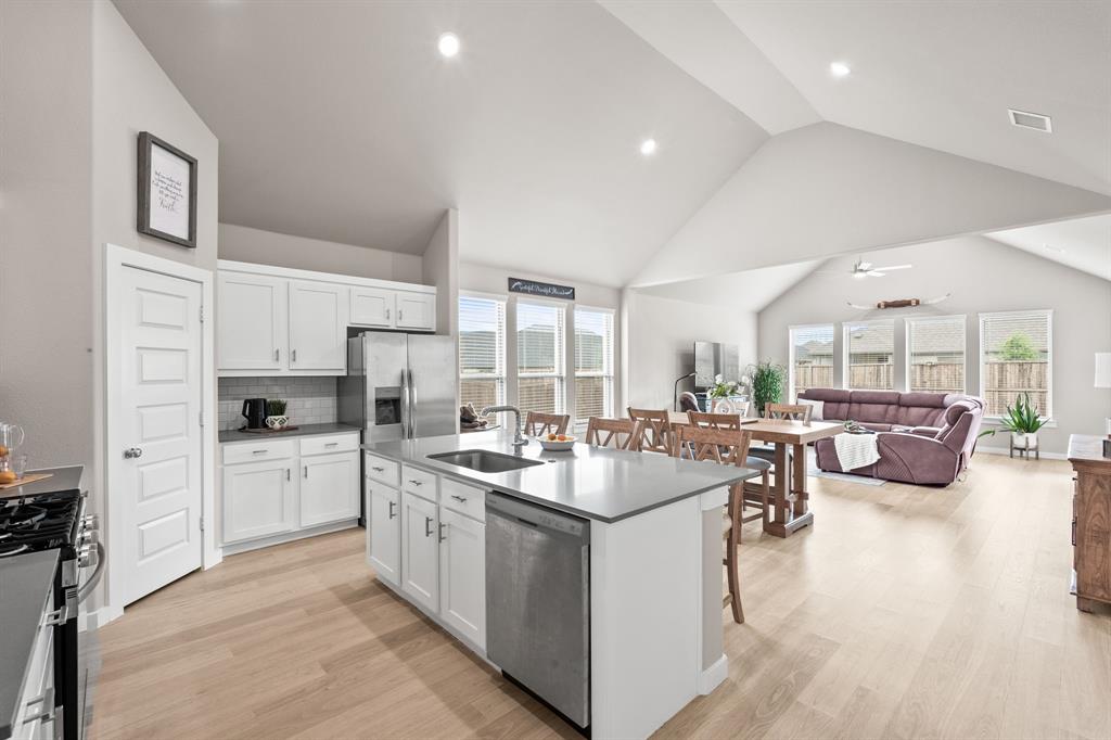 919 Edgehurst Drive