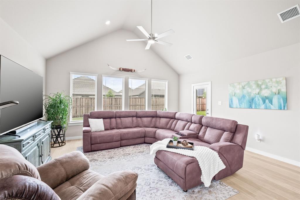 919 Edgehurst Drive