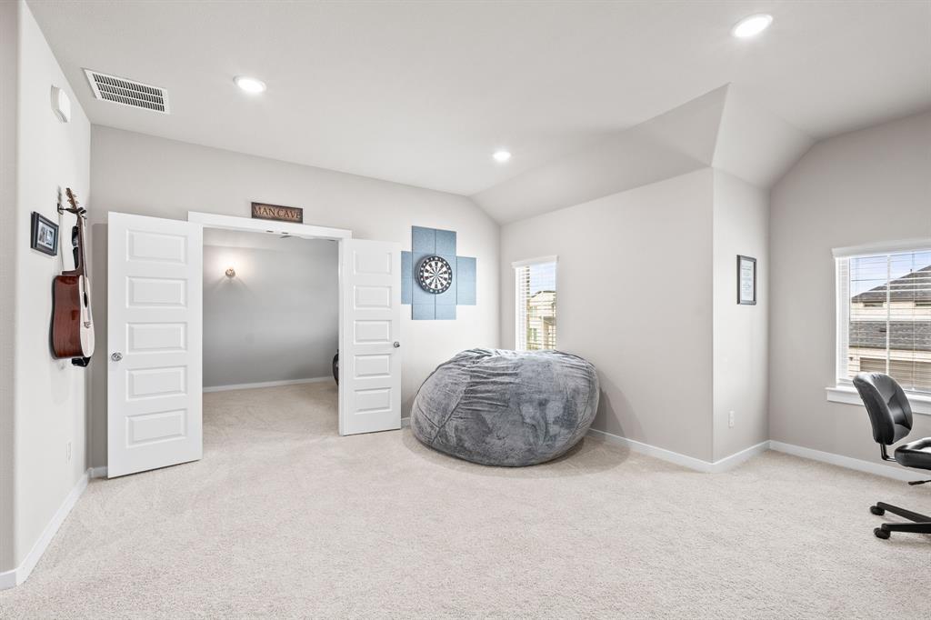 919 Edgehurst Drive