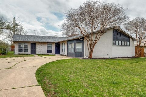 Photo of 2954 Candlewick Lane, Farmers Branch, TX 75234 (MLS # 21203477)