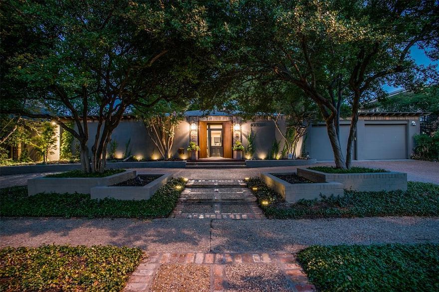 Fully furnished retreat in the heart of Dallas’ Knox Street neighborhood, walkable to the Katy Trail and the best restaurants and retail, the city has to offer! Completely updated in 2022, this 3 bedroom, 2.5 bathroom home is fully equipped with luxury amenities, furnishings, bedding, and finishes that will create an unforgettable stay. Spacious eat-in kitchen, two living rooms, formal dining room, laundry room, and two-car garage, offer the ultimately love-work-play destination.