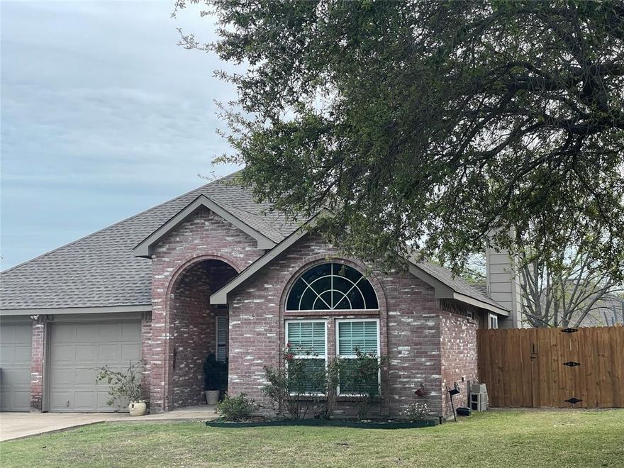 ***REDUCED!!!***   Here you GO!  ***Windmill Ridge*** UPDATED with completely remodeled Kitchen and Master Bath creating super Master Walk In Closet, easy East, West,  North, South ACCESS is ready for NEW OWNERS!  New within  appx. 5 years are Appliances, Roof, Windows and Siding. Partial New Fence and just Stained. Come ON!! Walk to Windmill Ridge Park for the Walking Trail, Playground Equipment & covered Picnic Tables.  Close to Texas Health Hospital & Medical area, Shopping & The Harbor for those beautiful Sunsets.

**Agent related to Seller**