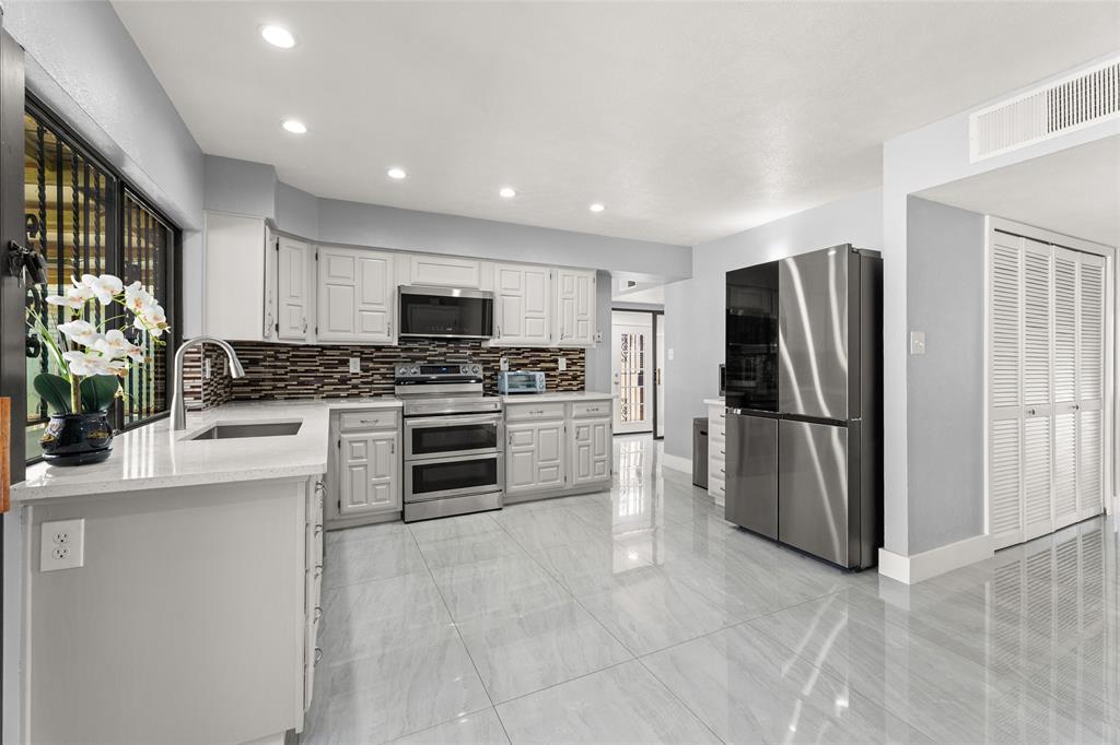 3025 Tres Logos Lane