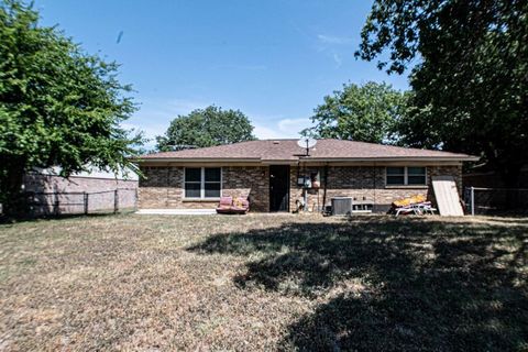 A home in Crowley