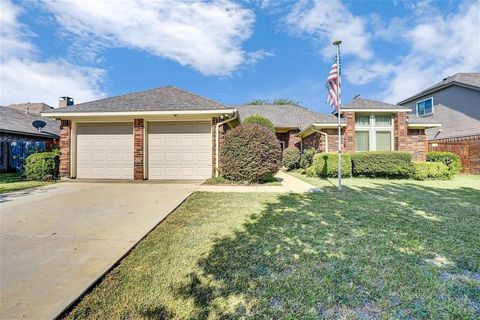 Photo of 4329 Baldwin Street, Grand Prairie, TX 75052 (MLS # 21165571)