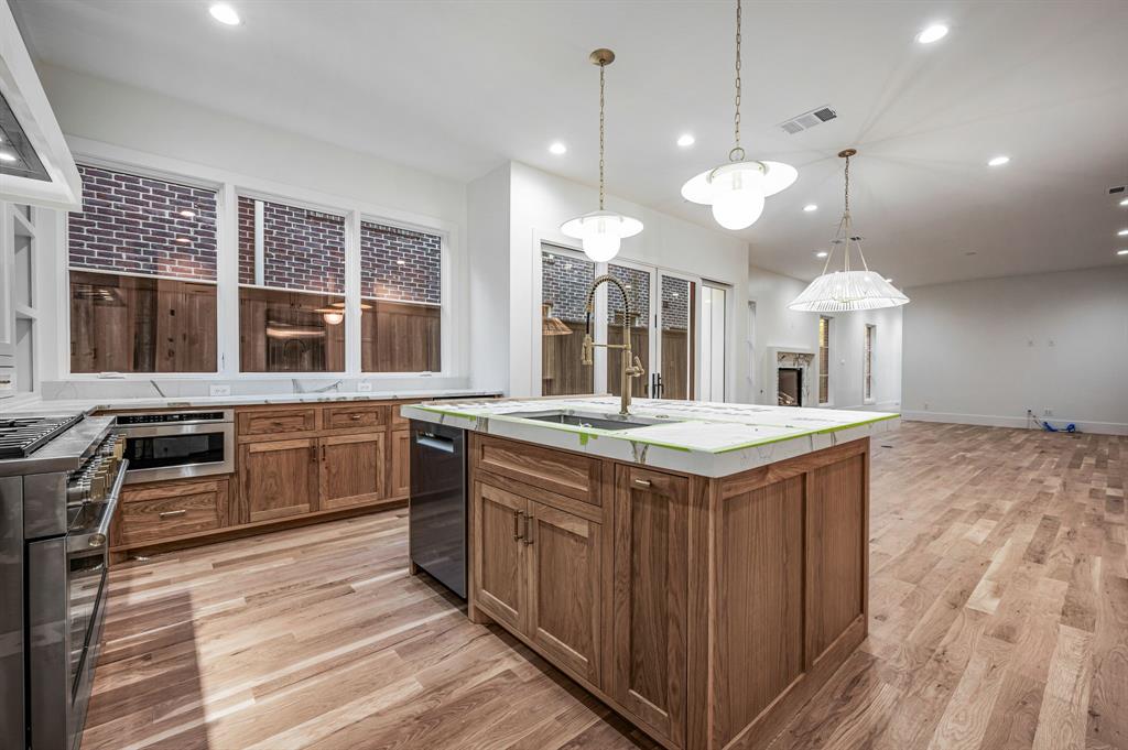 UNIVERSIT Y ANNEX 2ND INST - Residential