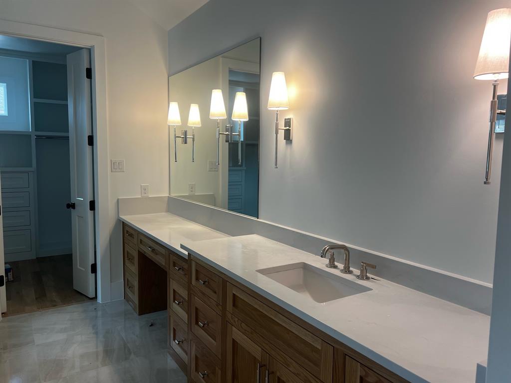 UNIVERSIT Y ANNEX 2ND INST - Residential