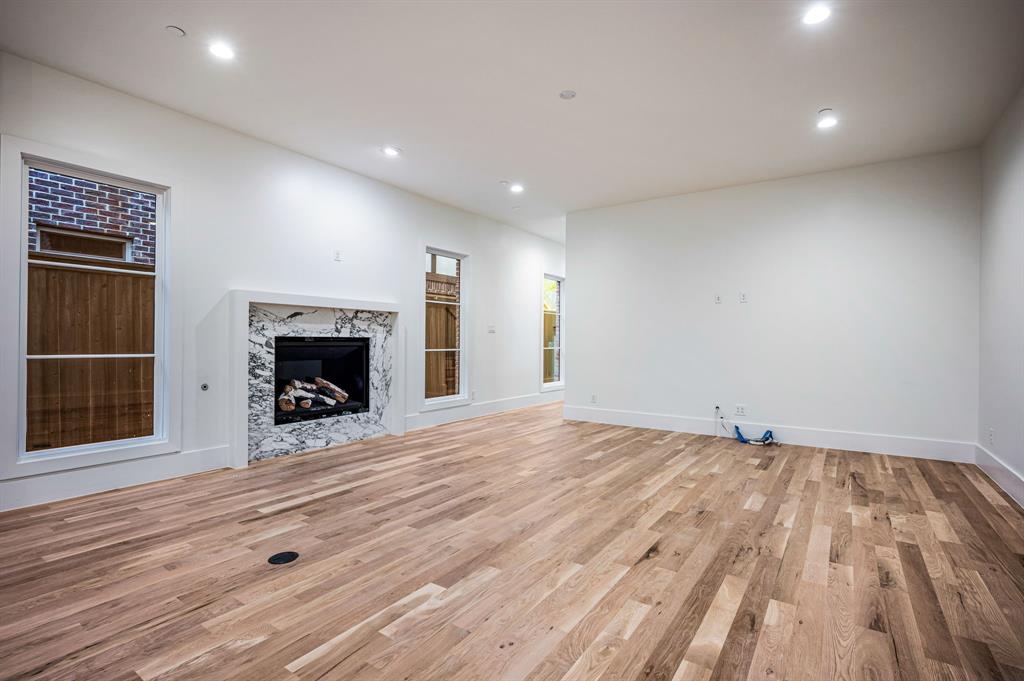 UNIVERSIT Y ANNEX 2ND INST - Residential