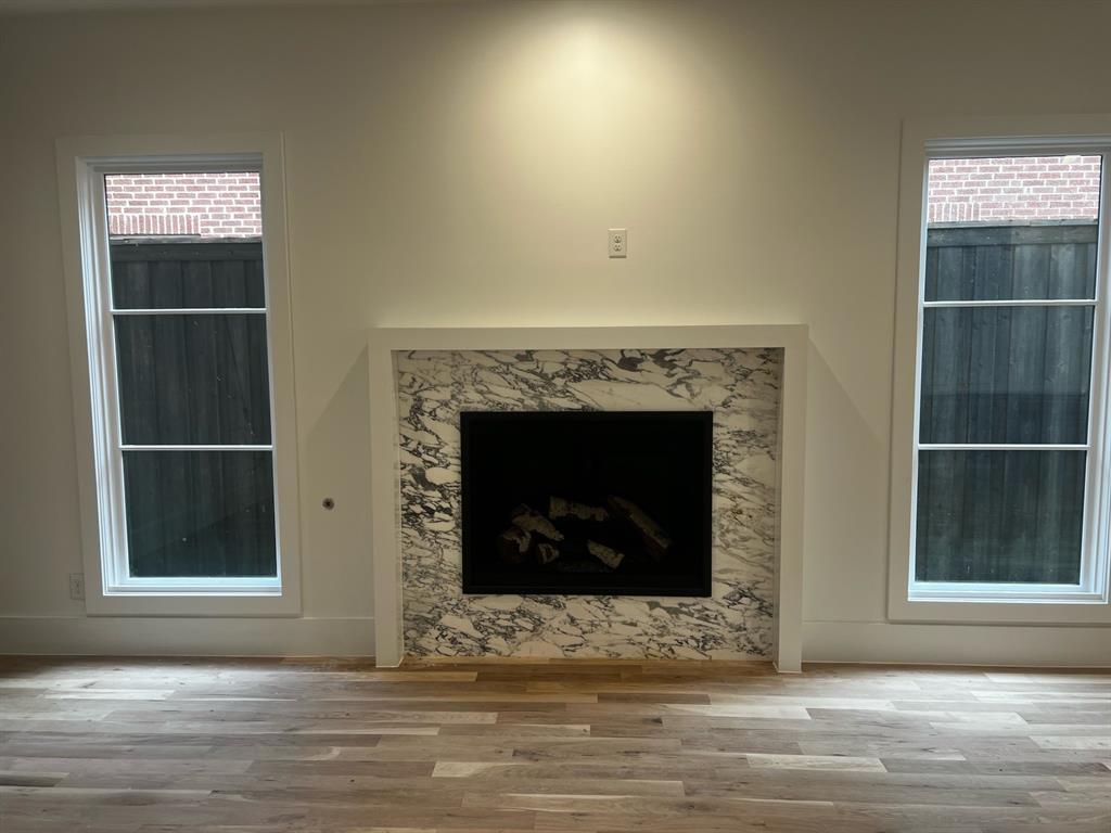 UNIVERSIT Y ANNEX 2ND INST - Residential