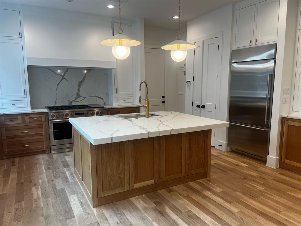 UNIVERSIT Y ANNEX 2ND INST - Residential