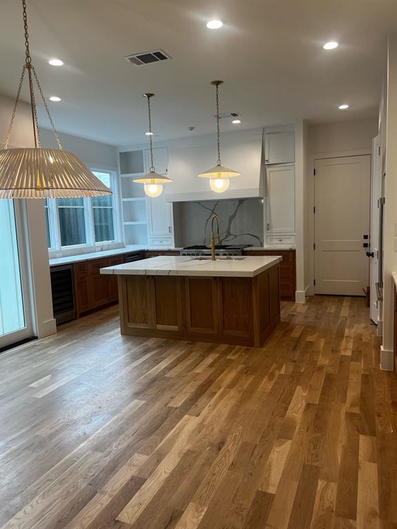 UNIVERSIT Y ANNEX 2ND INST - Residential