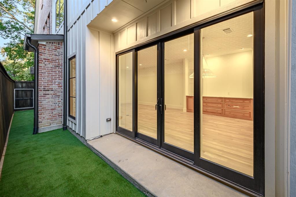 UNIVERSIT Y ANNEX 2ND INST - Residential