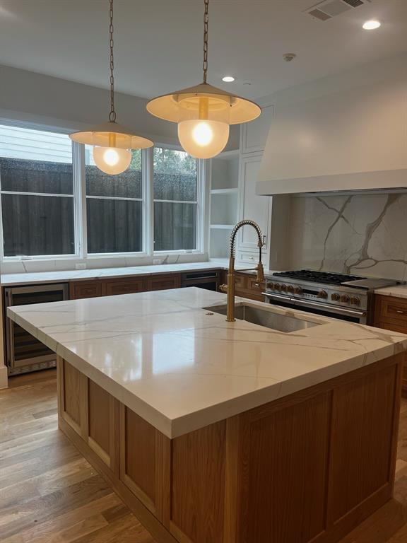 UNIVERSIT Y ANNEX 2ND INST - Residential