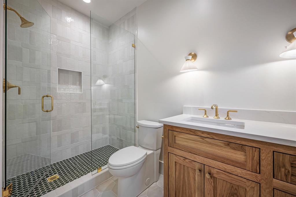 UNIVERSIT Y ANNEX 2ND INST - Residential