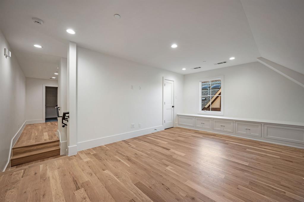 UNIVERSIT Y ANNEX 2ND INST - Residential