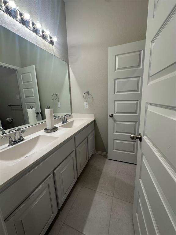 Hulen Trls Ph 1 - Residential Lease