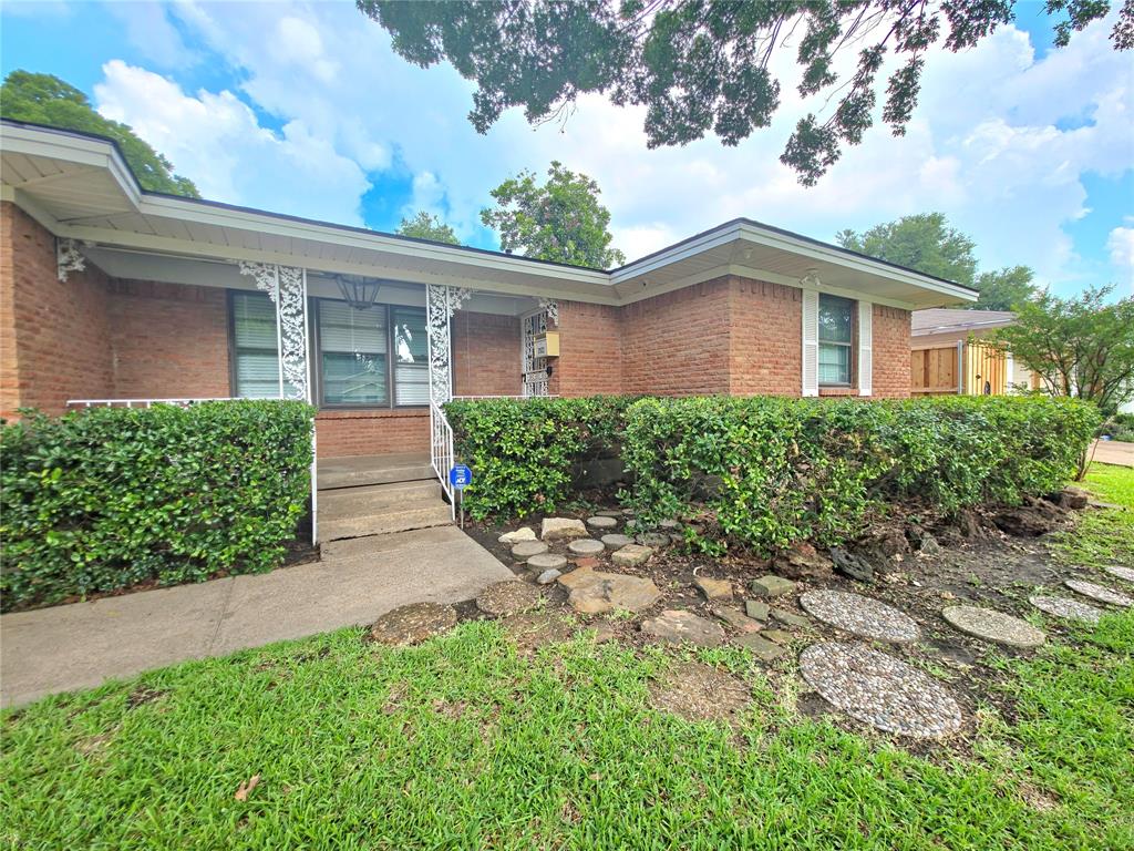 2522 Robin Lane