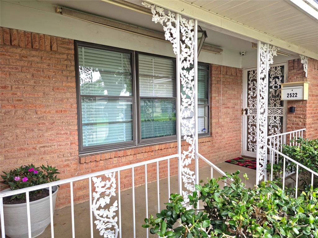 2522 Robin Lane