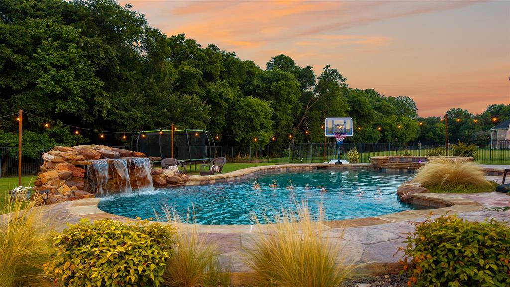 1545 Sara Cove